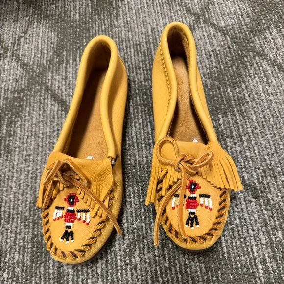 Minnetonka | Shoes | Minnetonka Natural Deerskin Moccasins With